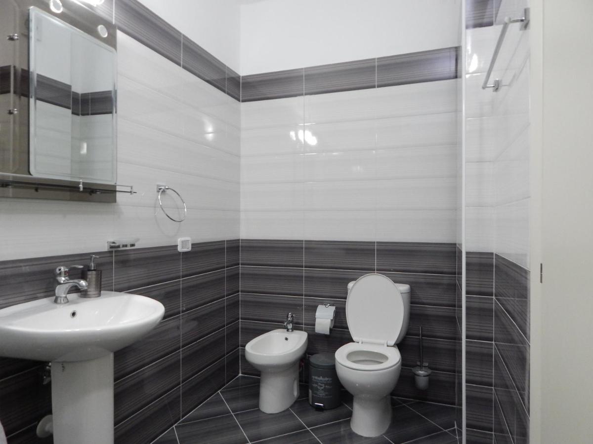 Vlorë Modern Spacious 1 Bedroom Flat Next To The Beach מראה חיצוני תמונה